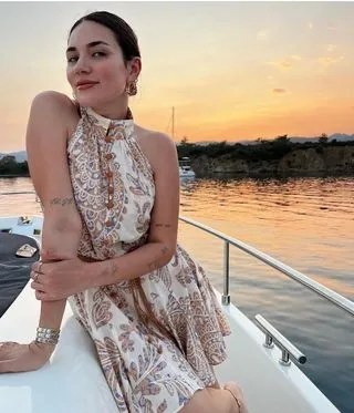 Şarkıcı Alişan’ın oyuncu eşi Buse Varol yeni imajıyla sosyal medyaya damga vurdu! Tüm dikkatleri üzerine çekti!