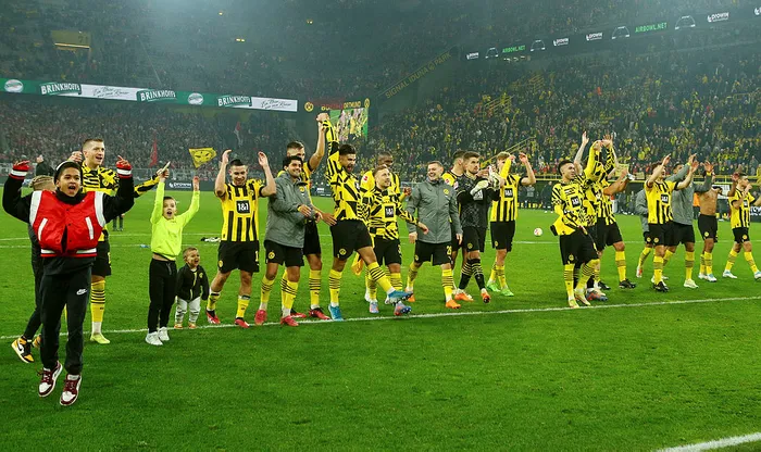 borussia-dortmund-farkli-kazandi-bundesliganin-yeni-lideri-oldu-1682189854804.jpg