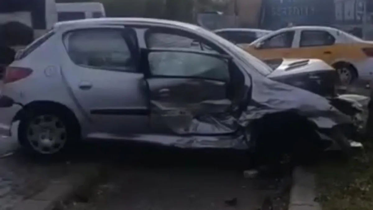 Diyarbakır’da iki otomobilin çarpıştığı kazada 3 kişi yaralandı Diyarbakır’da iki otomobilin çarpıştığı kazada 3 kişi yaralandı