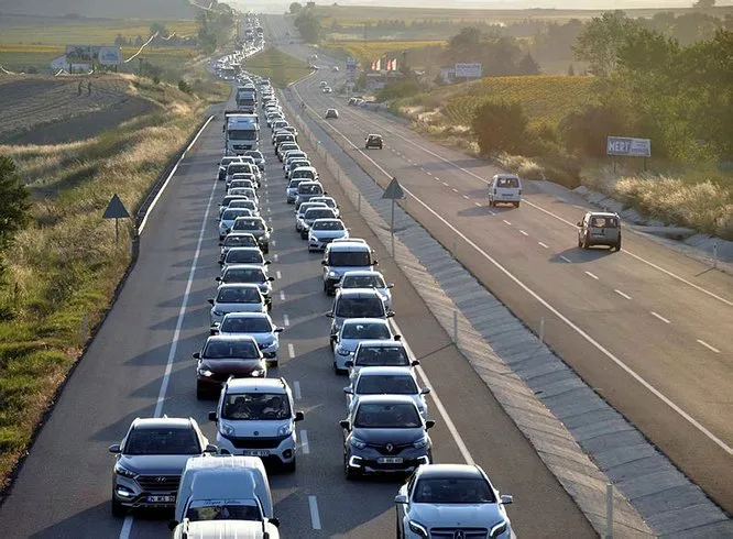 Istanbul Canakkale Karayolunda 20 Kilometre Arac Kuyrugu Son Dakika Haberler
