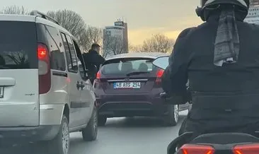 İstanbul trafiğinde korkunç anlar: Aracın aynasını kırdı! #istanbul