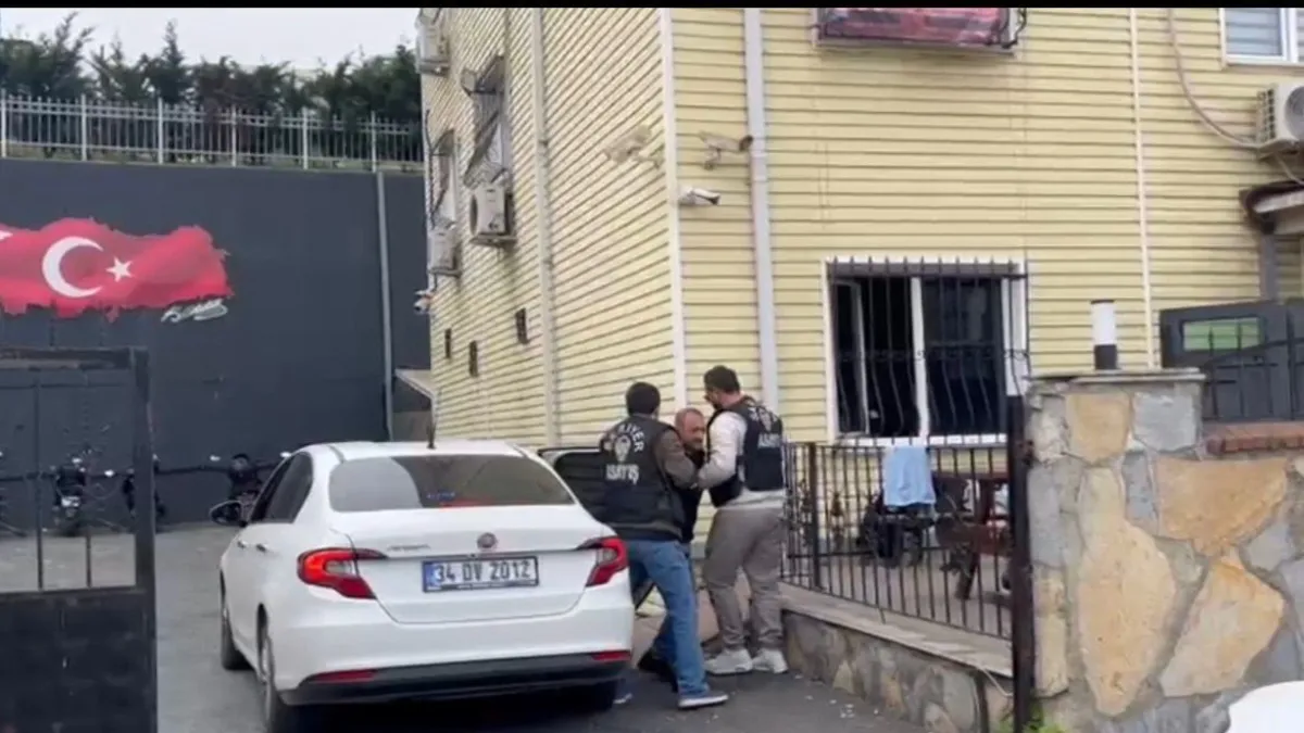 SON DAKİKA… 8 yıldır aranıyordu…. İstanbul polisinin denetimlerinde yakalandı! SON DAKİKA… 8 yıldır aranıyordu…. İstanbul polisinin denetimlerinde yakalandı!