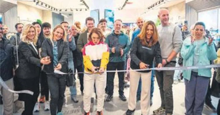 Sanat dünyası açılışta buluştu