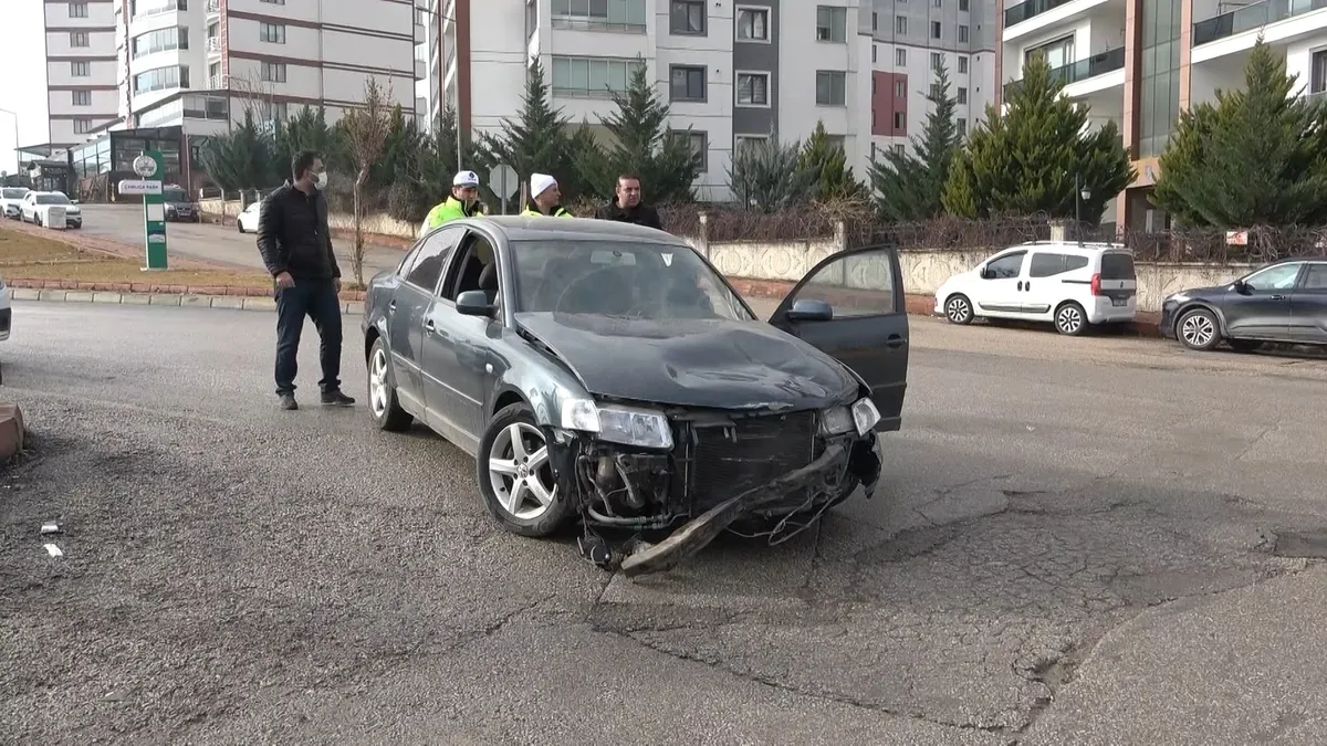 Elazığ’da feci kaza! Otomobil ile motosiklet çarpıştı: Yaralılar var Elazığ’da feci kaza! Otomobil ile motosiklet çarpıştı: Yaralılar var
