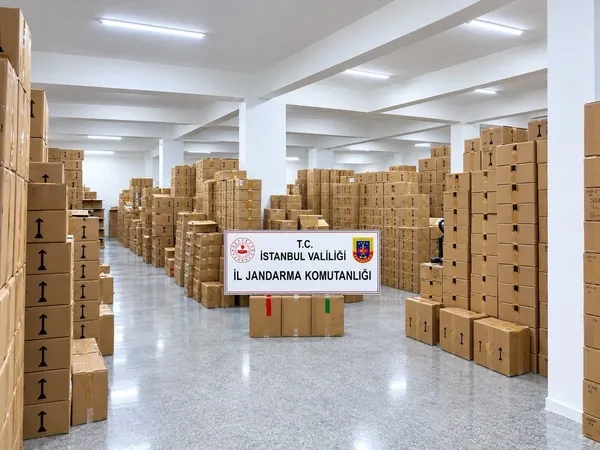 istanbul-il-jandarma-komutanligindan-kacak-parfum-operasyonu-piyasa-degeri-tam-200-milyon-tl-1789039990447.jpg