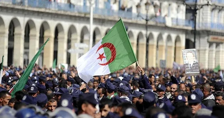 Cezayir’de meclis faaliyetleri donduruldu