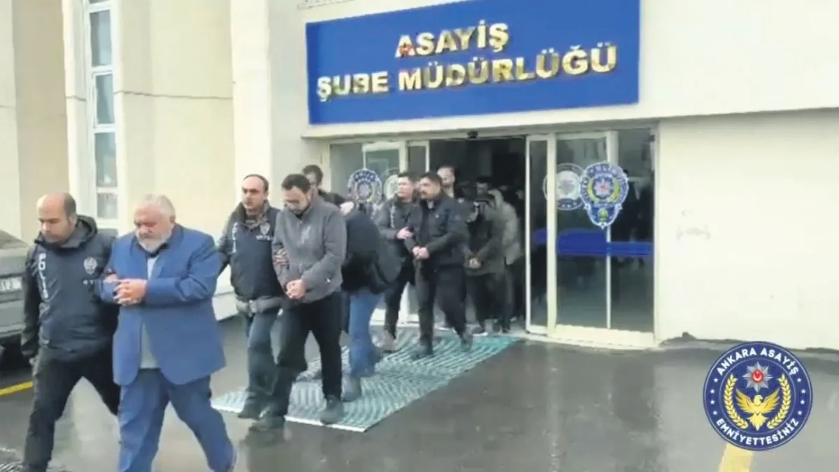 Çakarlı dolandırıcılara darbe: 15 şüpheli cezaevinde