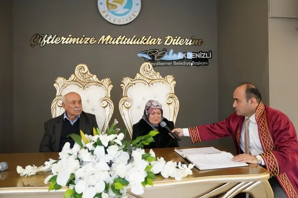 baskan-akdenizlinin-kiydigi-nikahla-emine-teyze-ve-yusuf-amca-evet-dedi-1770061180791.jpg