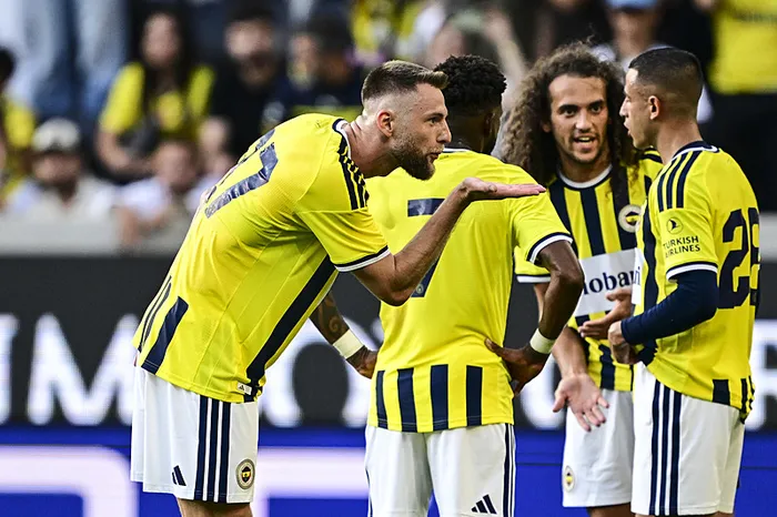 fenerbahce-admira-wackeri-farkli-gecti-5-gollu-galibiyet-1783539455633.jpeg