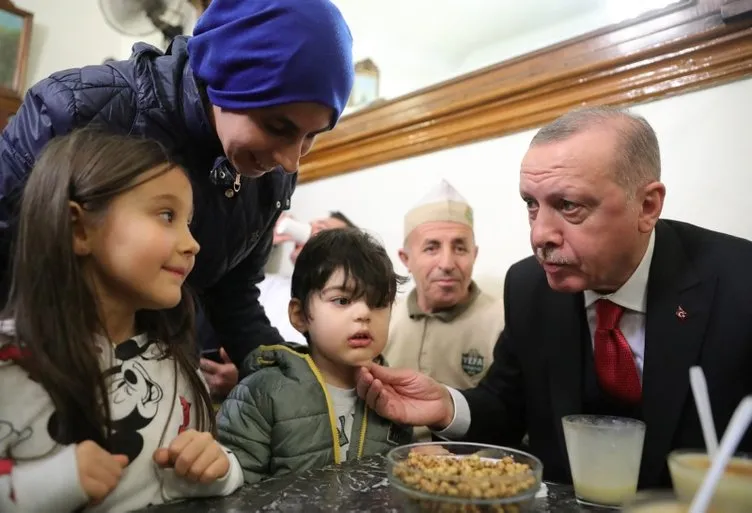 Cumhurbaşkanı Erdoğan, Fatih’te bozacıda vatandaşlarla sohbet etti