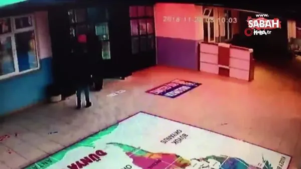 İstanbul'da öğretmene kızdan öğrenci velilerinin okul bastığı anlar kamerada
