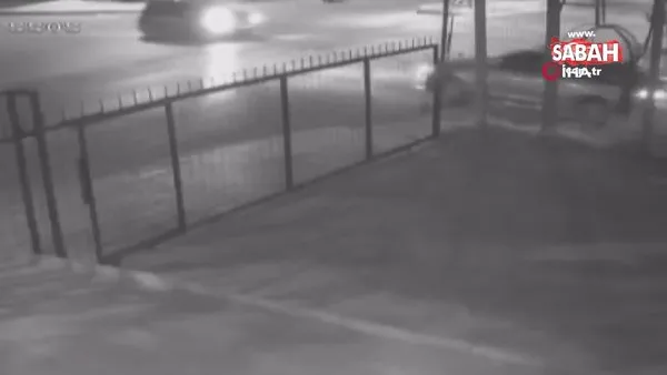 Beylikdüzü'nde alkollü sürücü iki aracı böyle biçti | Video