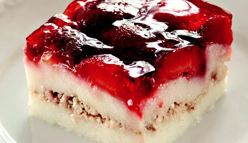 Çilekli İrmik Tatlısı