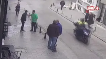 Fatih’te sokak ortasında tek yumrukla gasp kamerada