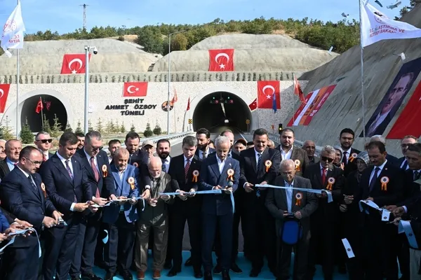 turkiyenin-tunel-agi-guclendi-bakan-uraloglu-sehit-ahmet-ozsoy-tunelini-hizmete-acti-1758983877182.jpg