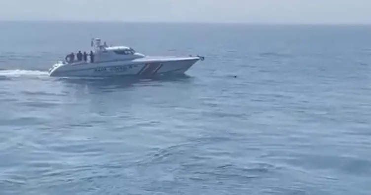 Marmara Denizi’nde feribottan atlayan yolcuyu Sahil Güvenlik kurtardı