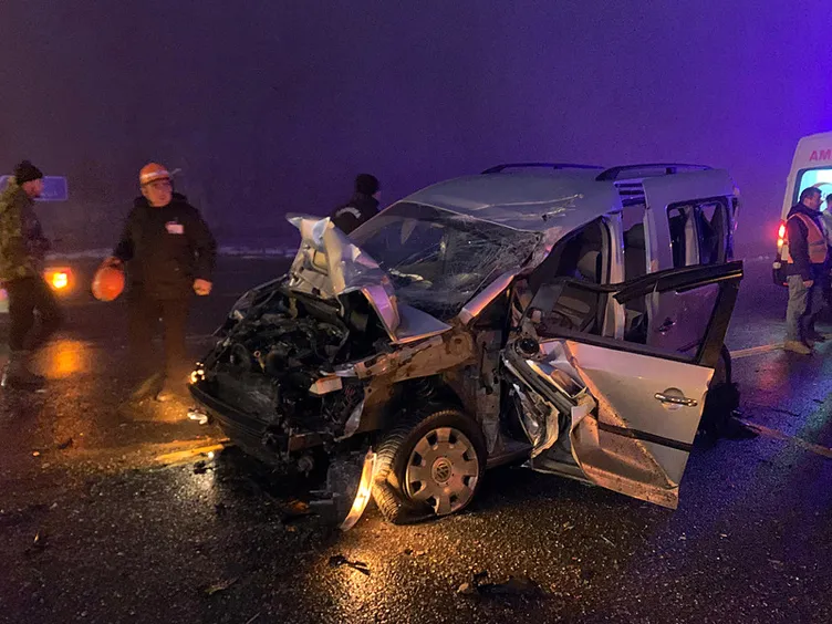 Bolu Dağı’nda yoğun sis zincirleme kazaya sebep oldu: 6 kişi yaralandı!
