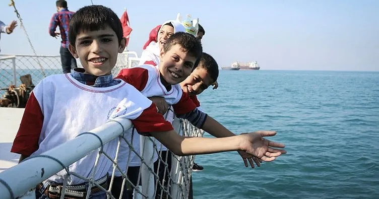 Hatay’da Suriyeli yetim ve öksüzlere tekne gezisi