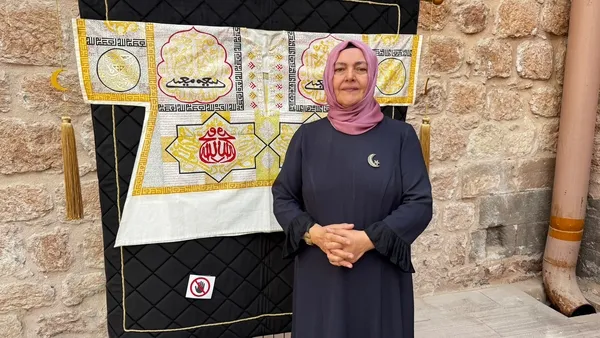 tarihi-ishak-pasa-sarayinda-duali-gomlekler-sergisi-1790345250396.jpg