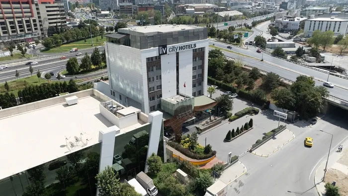 35-milyarlik-vatandaslik-operasyonu-firari-patron-sonmez-aydinin-otel-oyunu-desifre-oldu-1792736373413.jpeg İstanbul'da 3,5 milyarlık vatandaşlık operasyonu: Firari patron Sönmez Aydın’ın ‘otel oyunu’ deşifre oldu!