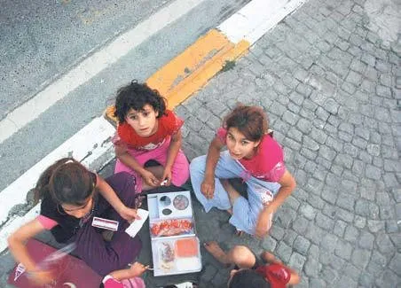 Taksim’de kardeşlik iftarı