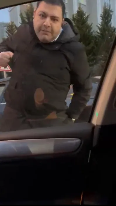 SON DAKİKA... Trafikte kadın sürücüye kabusu yaşattılar: Tekmeler ve tehditler havada uçuştu!