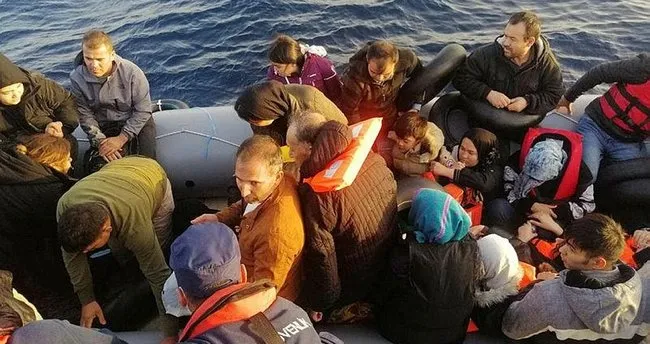 İzmir açıklarında 132 düzensiz göçmen kurtarıldı İzmir açıklarında 132 düzensiz göçmen kurtarıldı