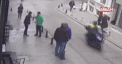 Fatih’te sokak ortasında tek yumrukla gasp kamerada | Video