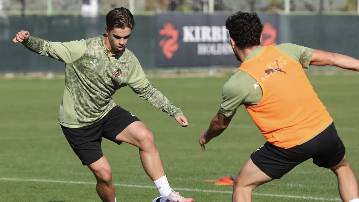 Alanyaspor’da Trabzonspor maçı mesaisi başladı! Alanyaspor’da Trabzonspor maçı mesaisi başladı!