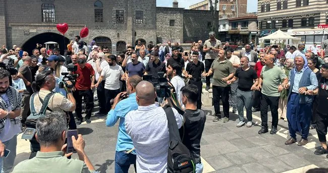 Diyarbakır’da bayram havası! Davul-zurnalı kutlama