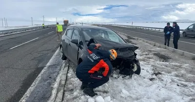 Ardahan’da trafik kazası: Sürücü hastaneye kaldırıldı! #ardahan