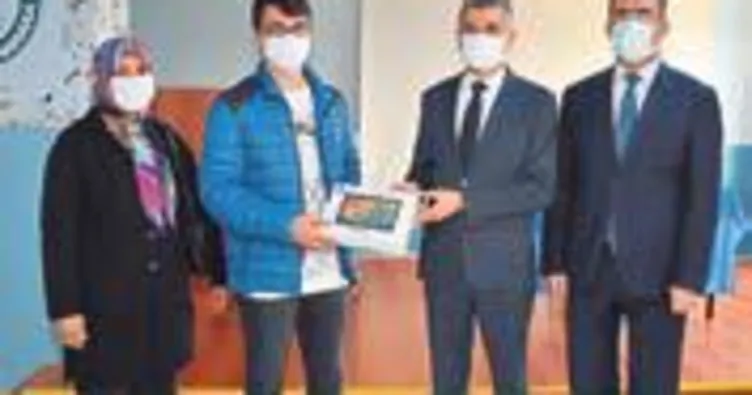 Gönen’de 123 öğrenciye tablet