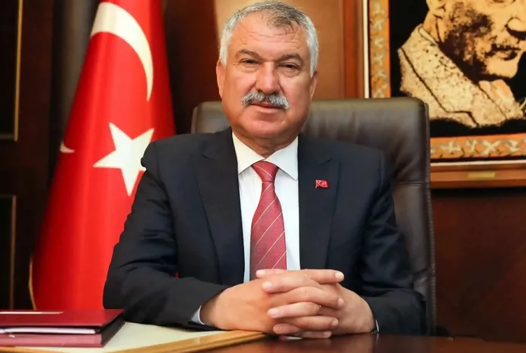 SON DAKİKA | İhalelerinin şartnamelerini sızdır rüşveti kap! Reklam rüşvetleri Özgür Özel’in satranç arkadaşına