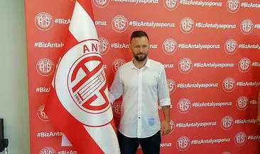 Hakan Özmert Antalyaspor’la sözleşme yeniledi!