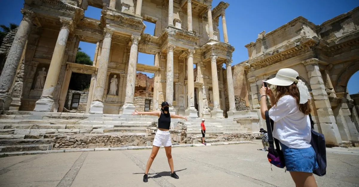 Efes Antik Kenti’ne Kovid-19 nedeniyle “650 ziyaretçi” kotası – Galeri Efes Antik Kenti’ne Kovid-19 nedeniyle “650 ziyaretçi” kotası – Galeri