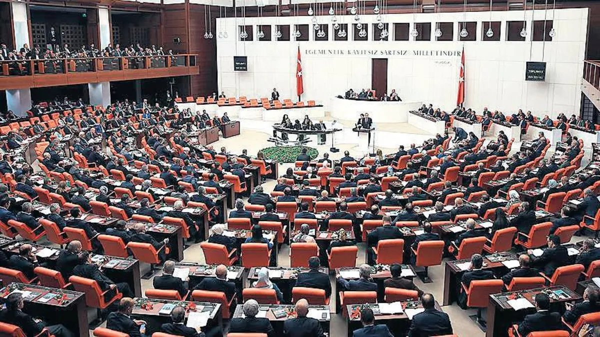13'üncü yargı paketi yolda: Boşanmalara kolaylık, nafakaya sınır... haber görseli