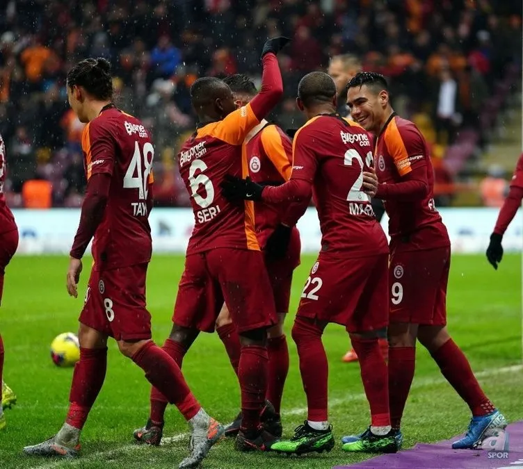 Galatasaray’a corona virüsü darbesi! Transfer...