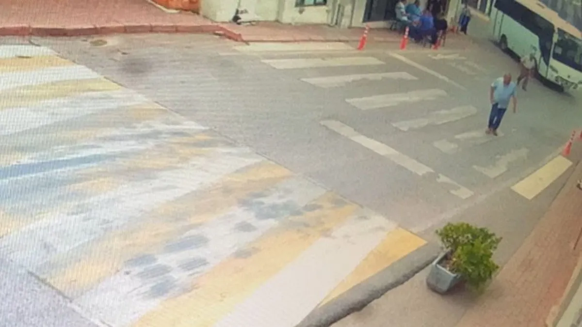 Kocaeli’de feci kaza: Yaşı adam minibüsün altında kaldı! Kocaeli’de feci kaza: Yaşı adam minibüsün altında kaldı!