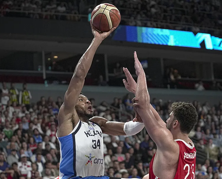 Antetokounmpo ve Dennis Schröder haddini aştı! Türk bayrağı için çirkin sözler...