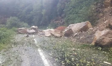 Giresun’da heyelan: Grup yolu ulaşıma kapandı #giresun