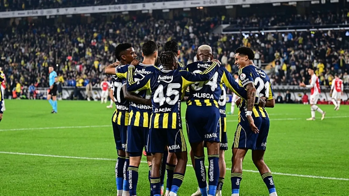 Fenerbahçe’de 10 yeni transferden 9 tanesi derbide sahne aldı Fenerbahçe’de 10 yeni transferden 9 tanesi derbide sahne aldı