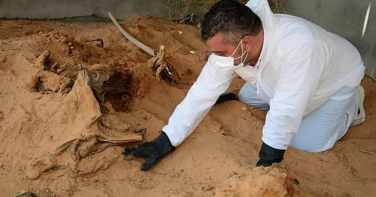 Hafter milislerinden kurtarılan Trablus’ta bir aileye ait toplu mezar bulundu