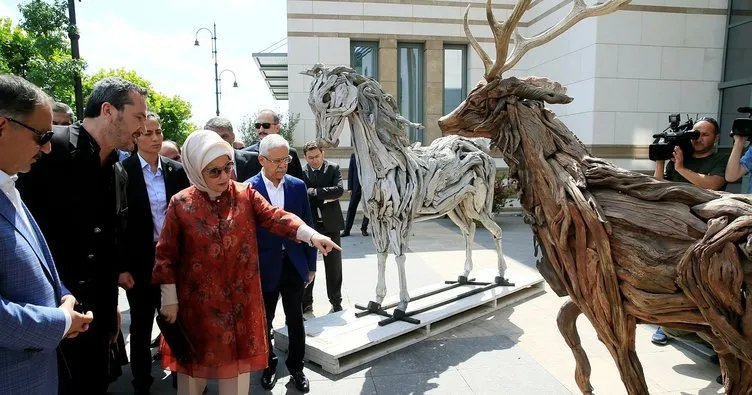 Emine Erdoğan Atıktan Sanata adlı serginin açılışını yaptı