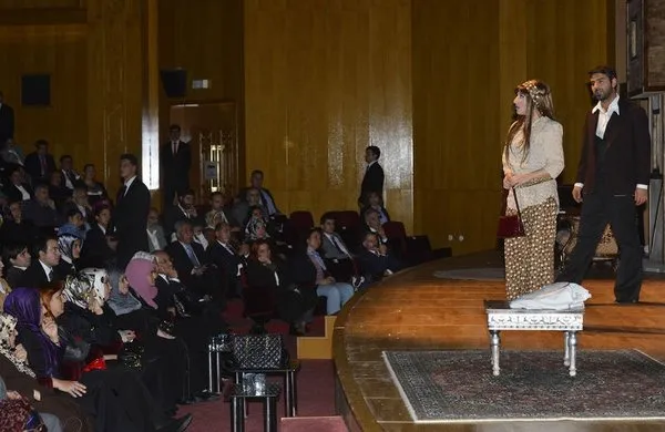 'Huzur Sokağı' tiyatro sahnesinde