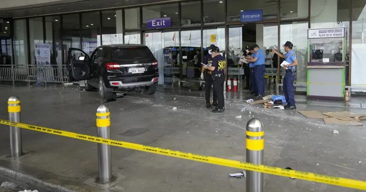 Filipinler’de ‘trajik kaza’: Havalimanında araç yayaları ezdi