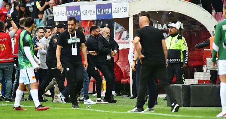 SON DAKİKA: Süper Lig’de kriz! Kayserispor Başkanı Ali Çamlı sahaya girdi