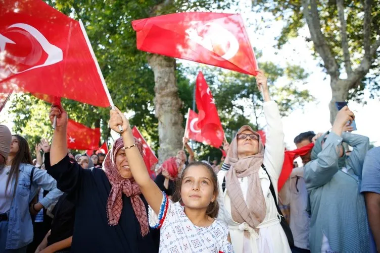 SON DAKİKA: Türkiye’nin kalbi Saraçhane’de attı! Vatandaşlar 15 Temmuz anma programına akın etti