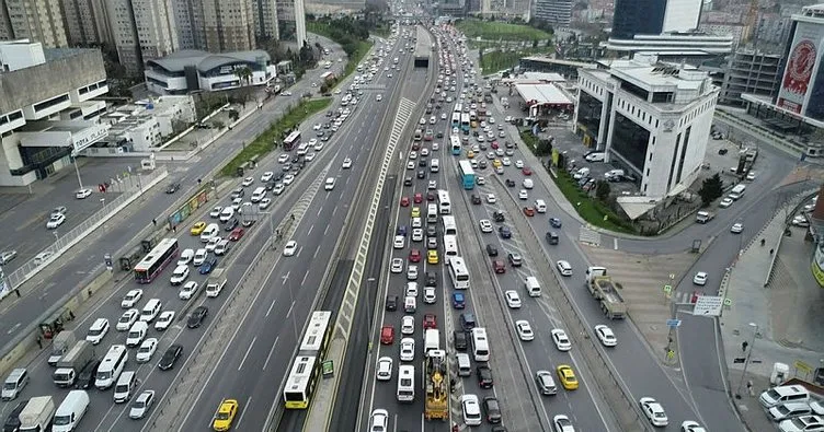 İstanbul’da kısıtlamaya rağmen trafik yoğunluğu yüzde 63