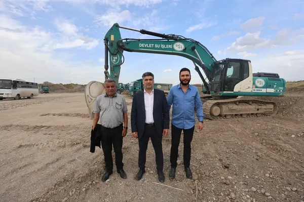 sulama-ve-tahliye-kanali-temizleniyor-tarimsal-verimlilik-artacak-1747659090596.jpg