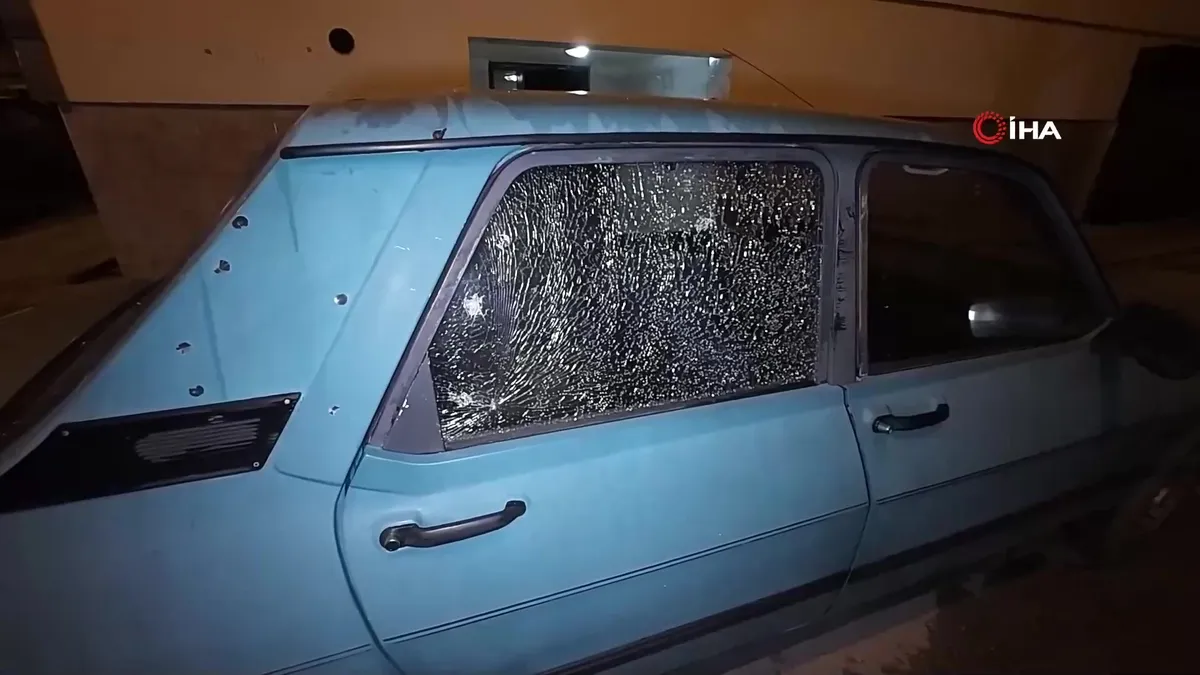 Karaman’da tüfekle rastgele ateş açıldı: Saçmalar otomobil ile binaya isabet etti | Video videosunu izle Karaman’da tüfekle rastgele ateş açıldı: Saçmalar otomobil ile binaya isabet etti | Video videosunu izle
